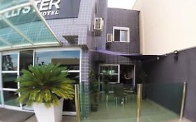 Hollyster Hotel